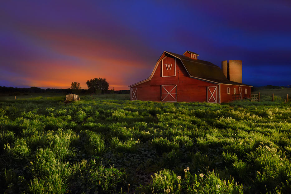 Photo of a barn in a field in low light shot with the AF-S NIKKOR 16-35mm f/4G ED VR